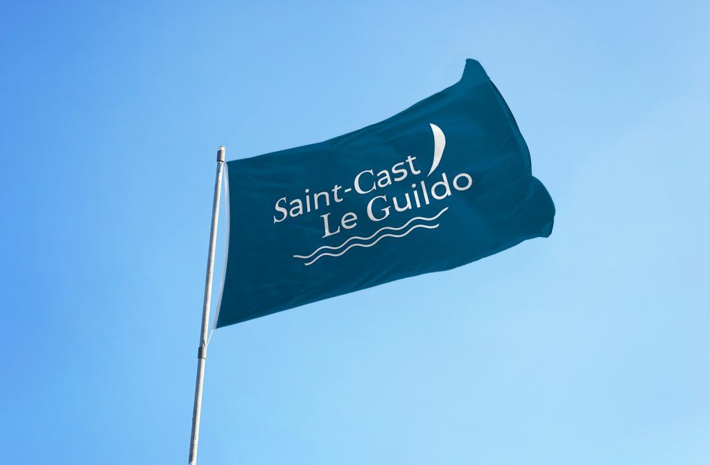 Signalétique - Drapeaux Saint-Cast Le Guildo (voir + dans le menu “Nos projets”)